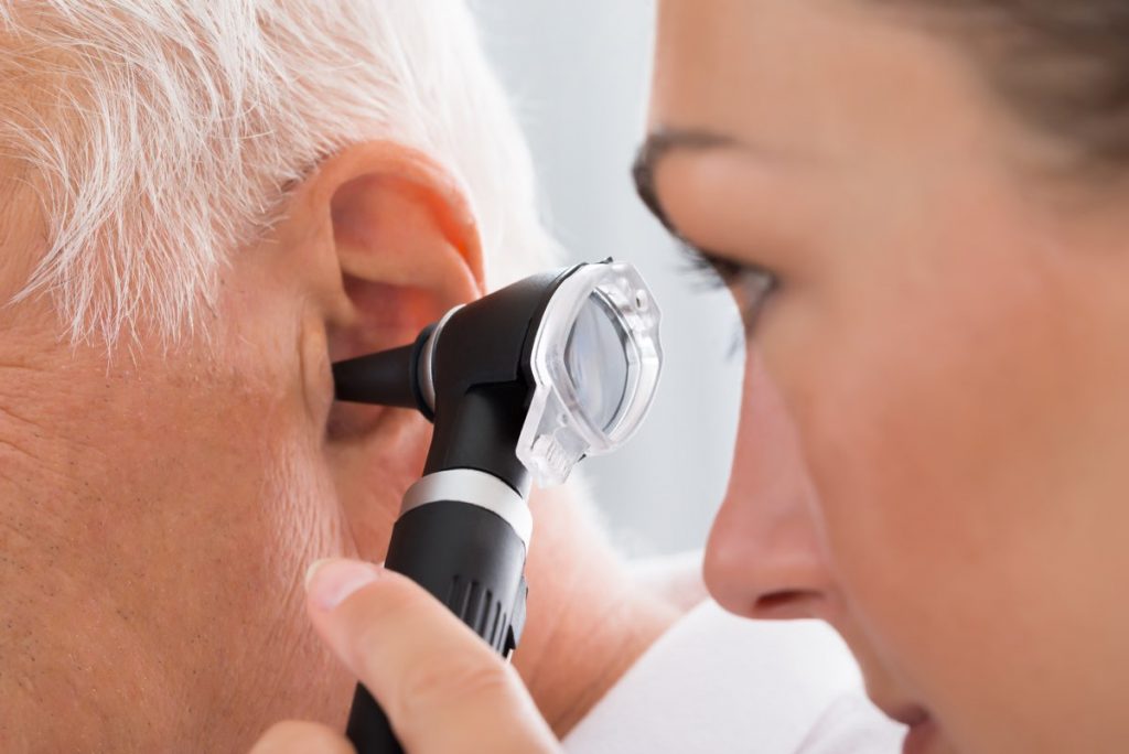 Por que é importante fazer uma avaliação auditiva periódica?